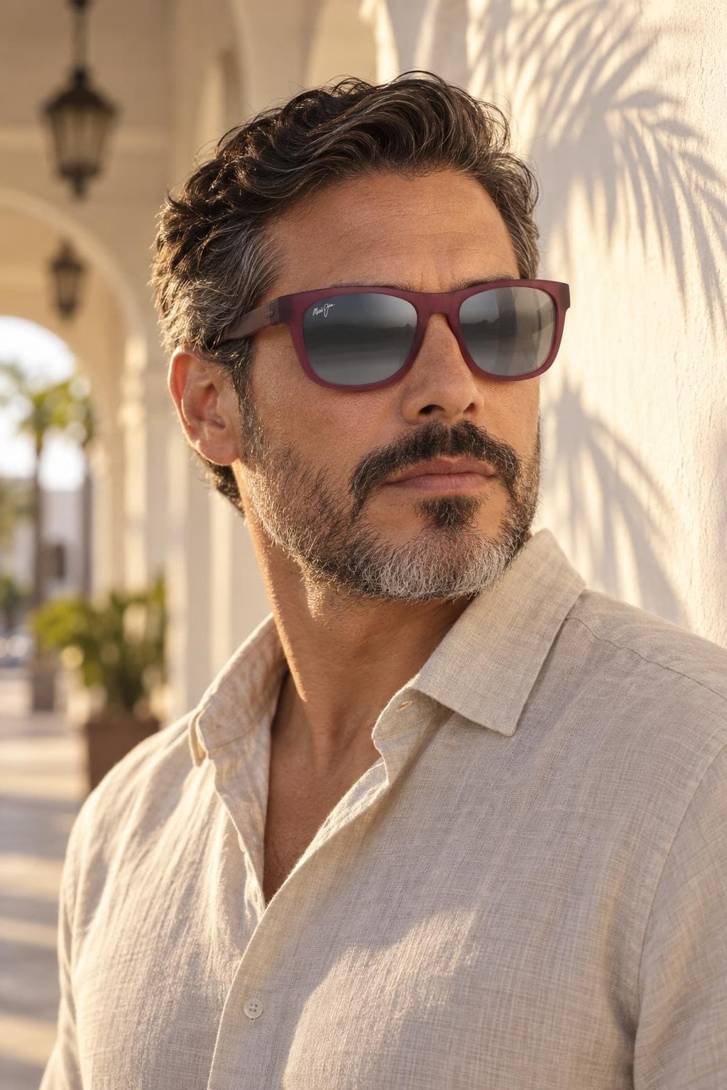 Maui Jim Kaulika Borgoña mate translúcido · Gris espejo degradado en rostro (imagen ilustrativa)