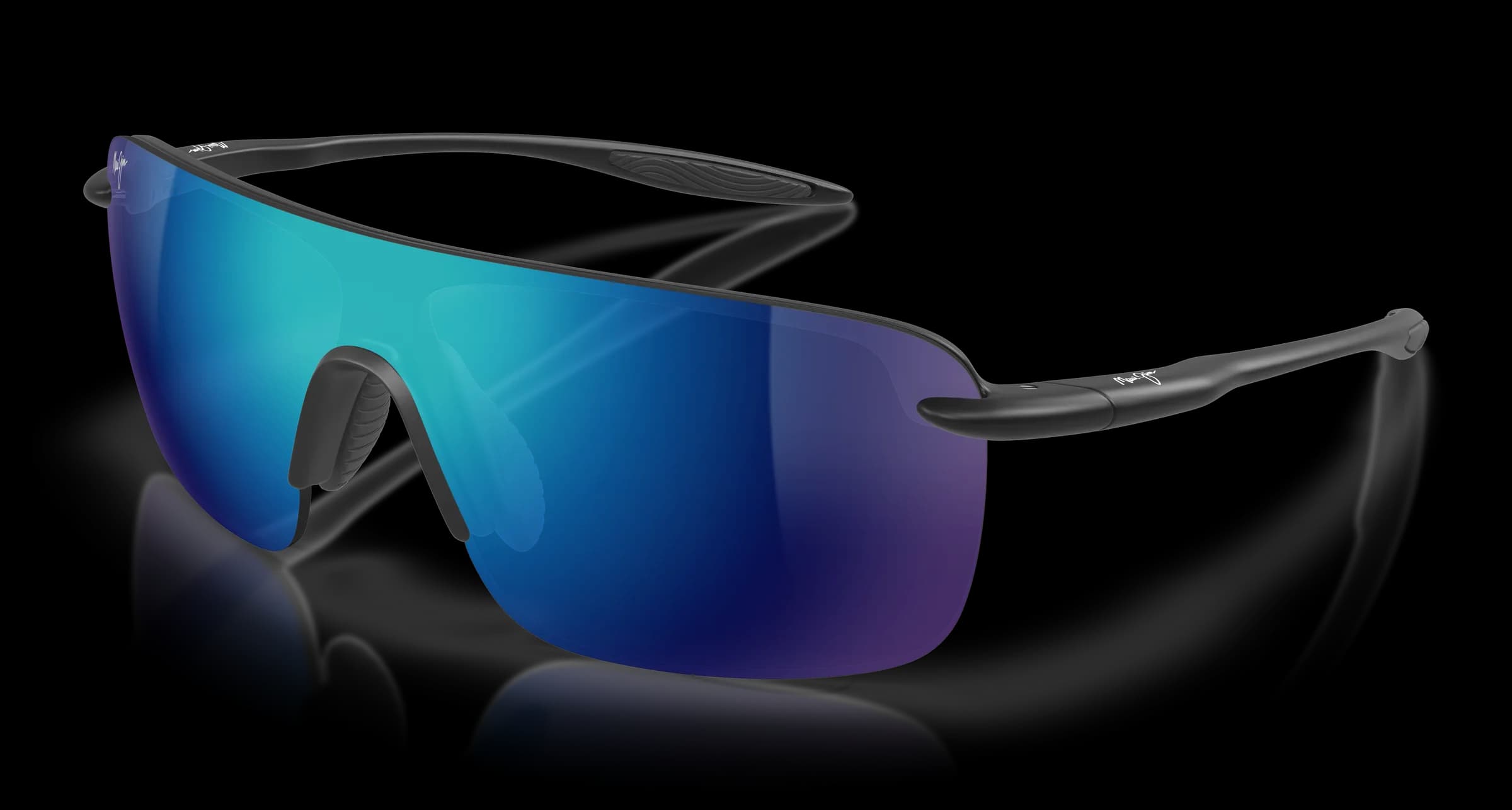 Lentes de sol Maui Jim MJ0680S negro mate con mica azul espejo, vista 3/4