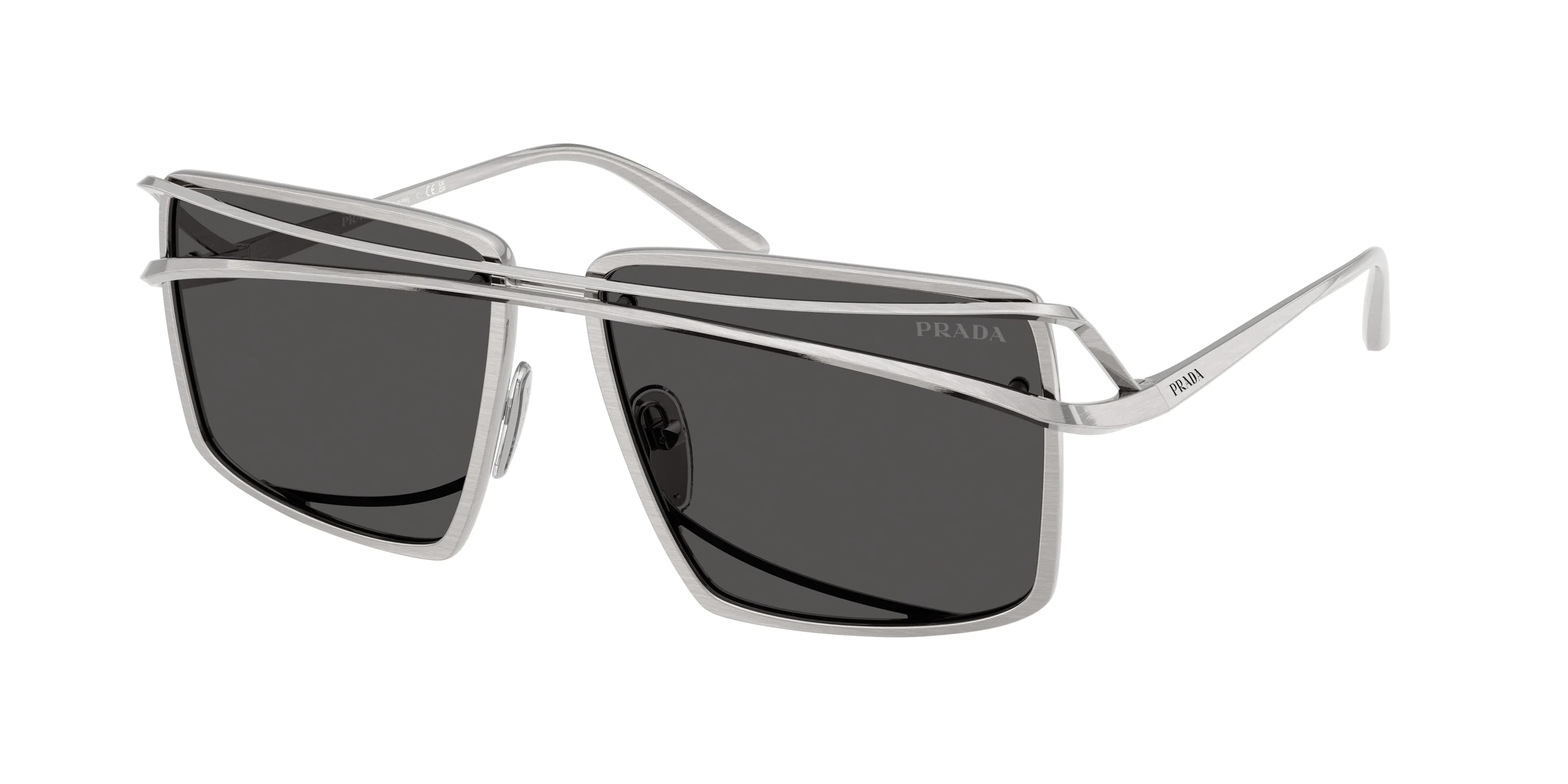 Lentes de sol Prada PR C55S, armazón plata cepillado con micas gris oscuro, vista 3/4