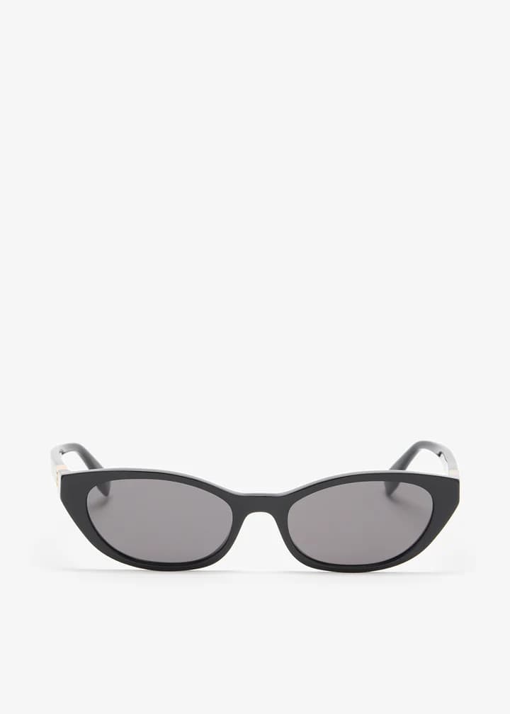 Lentes de sol Fendi FE40233I cat-eye, armazón negro con mica gris, vista frontal