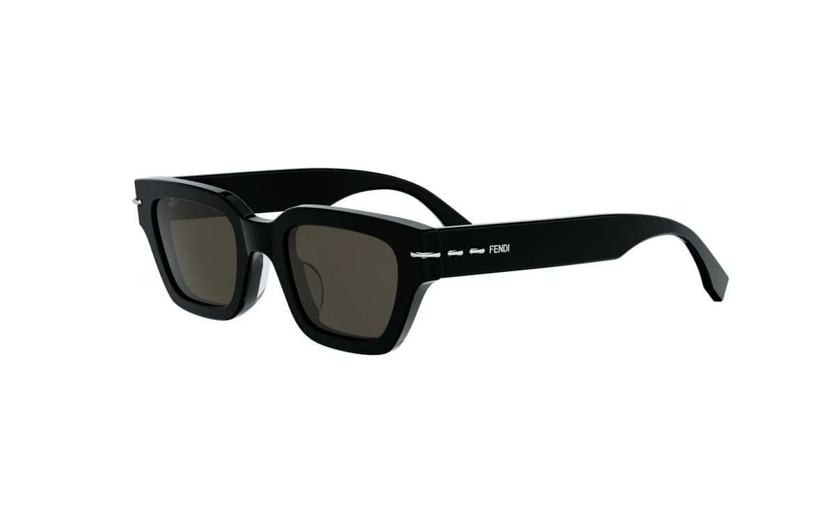 Lentes de sol Fendi FE40191I negro con mica café, vista 3/4 izquierda