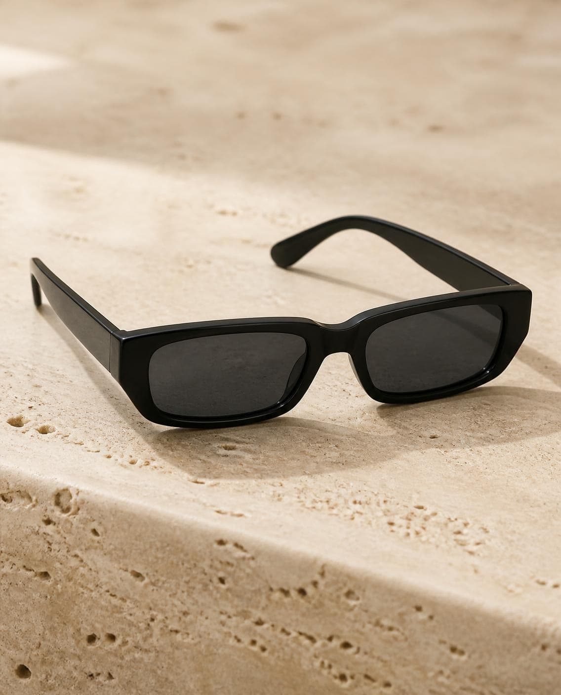 Glafa Cosalá rectangular delgado en negro mate, vista 3/4