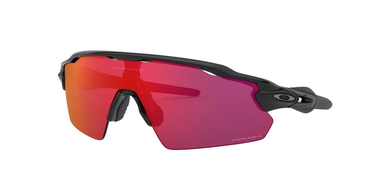 Oakley Radar EV Pitch OO9211 negro brillante con mica Prizm roja, vista 3/4