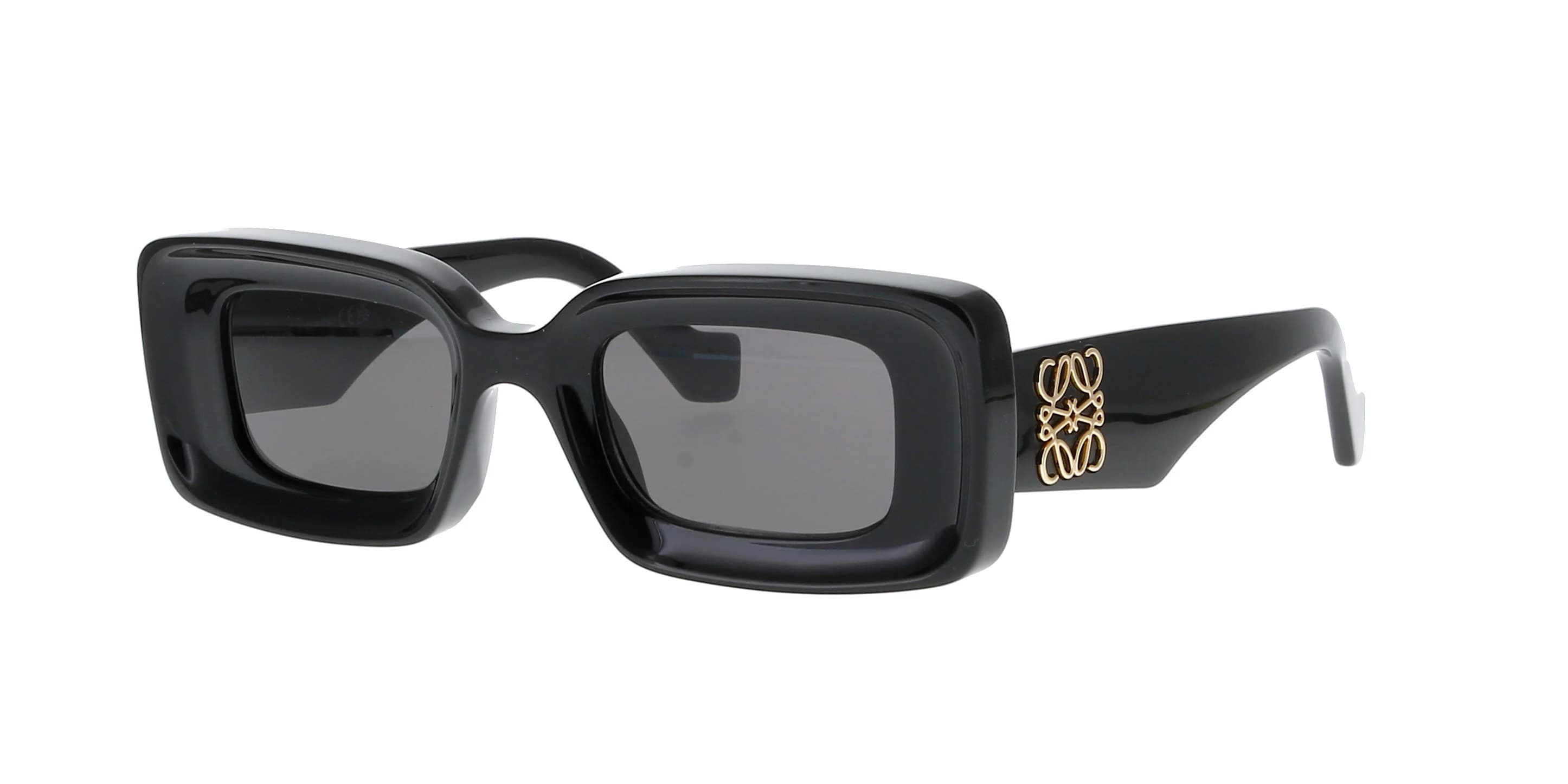 Lentes de sol Loewe Chunky Anagram LW40101I, armazón negro brillante con mica gris, vista 3/4 izquierda