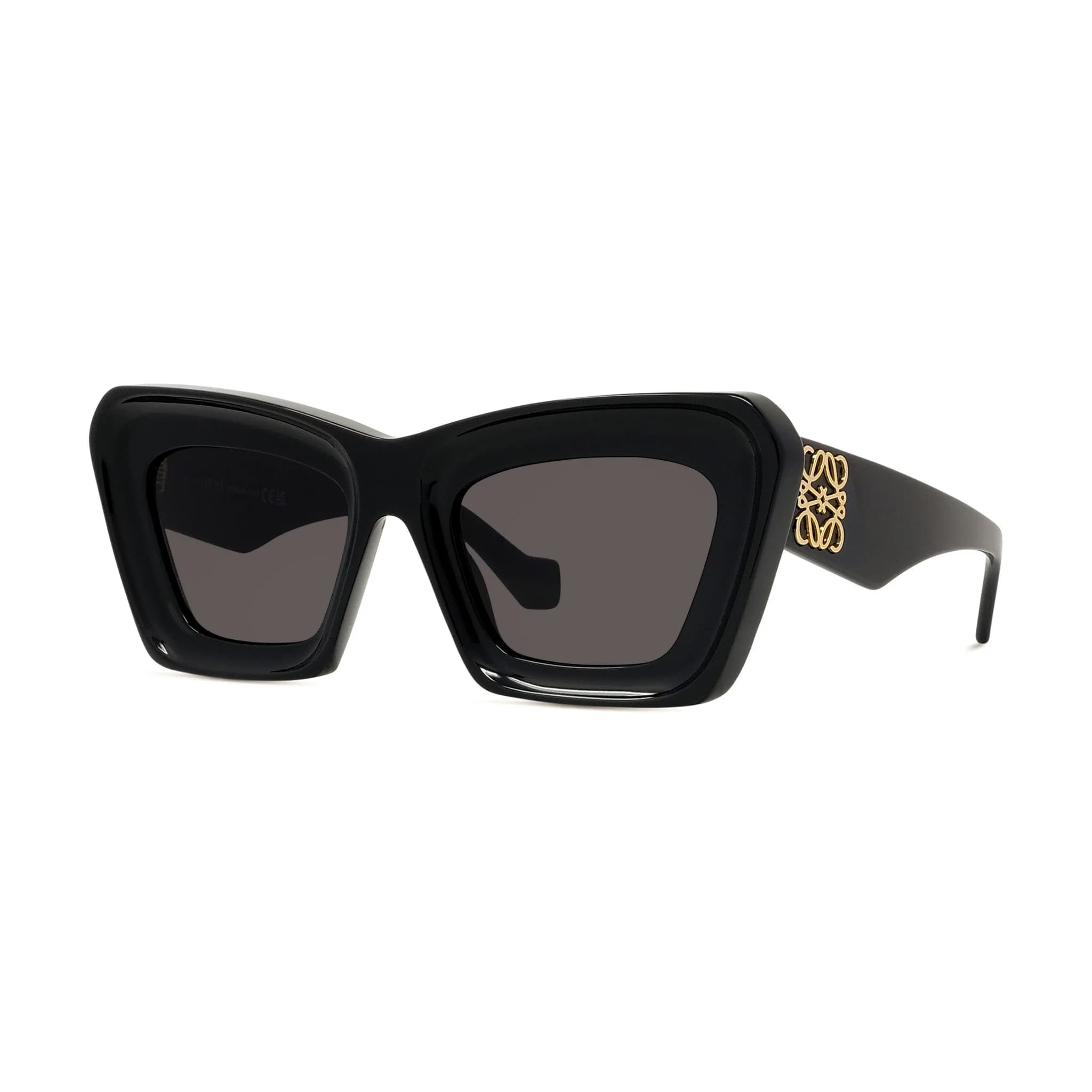Lentes de sol Loewe Anagram Cat-eye LW40145I negro con mica gris, vista tres cuartos